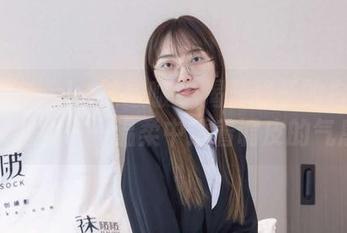BoBoSocks袜啵啵 – 揭开稚予的白棉袜在线图集——温柔中透着调皮的气息！