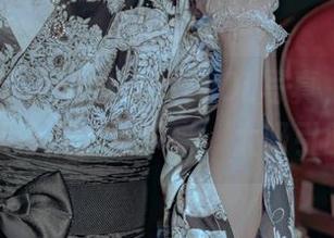 看ElyEE子拍的MarinOL写真，感觉自己都能从沙发上滚下来，太吸引眼球了！