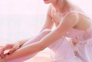 GIRLT果团网 – 打开莫雅淇的网袜图包，情不自禁想说：这腿，真是加分项！