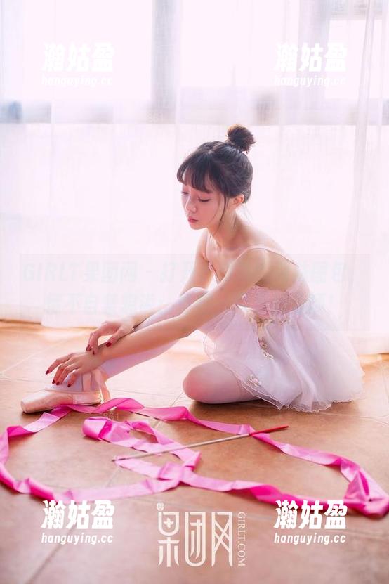 GIRLT果团网-莫雅淇 GIRLT果团网 - 打开莫雅淇的网袜图包,情不自禁想说:这腿,真是加分项!