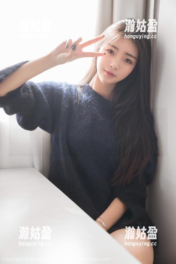 HuaYang花漾 - 你敢信吗？娜露selena穿校服那刻，居然变成了原图的壁纸级别美图！