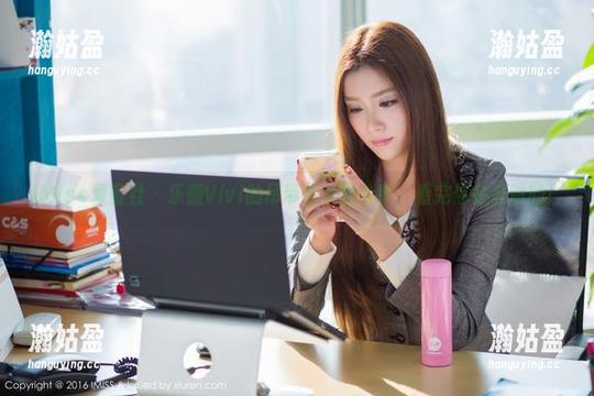 IMiss爱蜜社-乐薇Vivi IMiss爱蜜社 - 乐薇Vivi的吊带与美图分享:看完你会心动的!