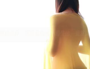 ROSI的黑白世界：原图里的线条和情绪，竟然如此缠绵。