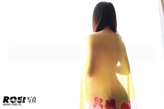 ROSI写真 ROSI的黑白世界:原图里的线条和情绪,竟然如此缠绵。
