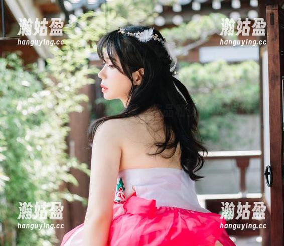 在Sia(시아)的办公室里，作品和资源就像挤在沙发上的朋友