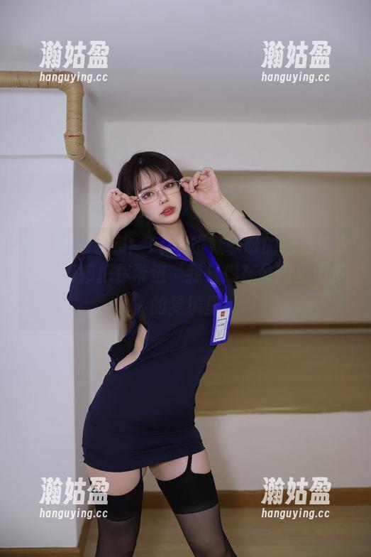 最新图册发布：Tina很妖孽呀的绿色连衣裙，直接把你带进‘我只想在公园里漫步’的梦境里！