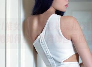 TuiGirl推女郎 – 精选松果儿浴缸写真：看她如何在水中掩饰自己的真实
