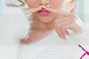 UGirls尤果网 – 张栩菲居家的私拍合集：谁说在家不能也很酷？