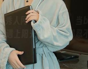 Xiuren秀人网 – 最新美图:当baby嘉茵的美腿遇上阳光,连影子都忍不住想追一追!