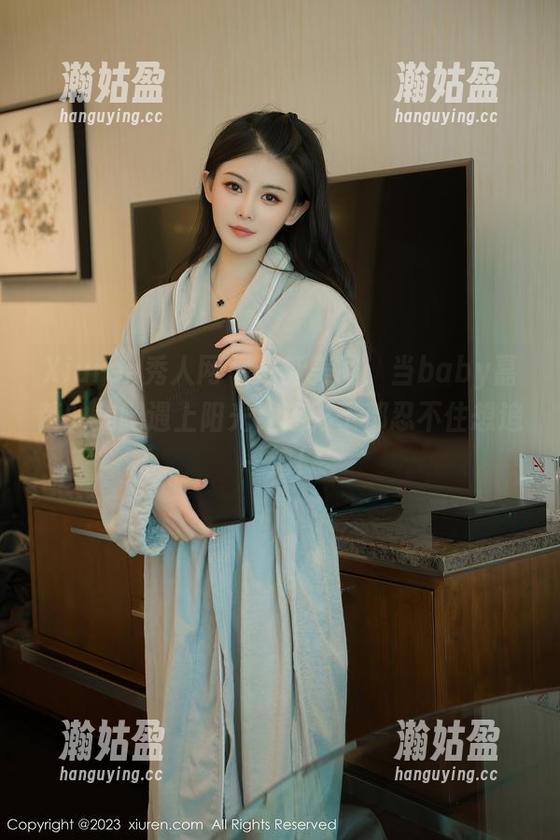 Xiuren秀人网-baby嘉茵 Xiuren秀人网 - 最新美图:当baby嘉茵的美腿遇上阳光,连影子都忍不住想追一追!
