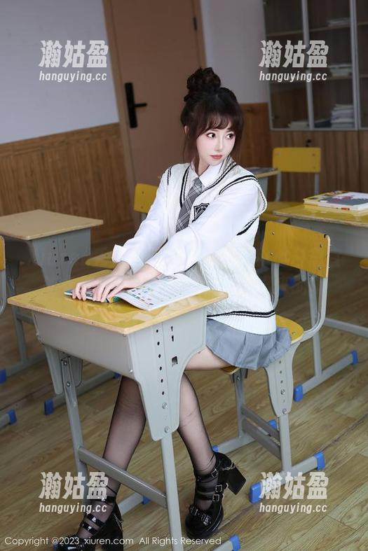 Xiuren秀人网-小小白思宜 Xiuren秀人网 - 精选图库:小小白思宜的女神瞬间,像是从梦里走出来的呢
