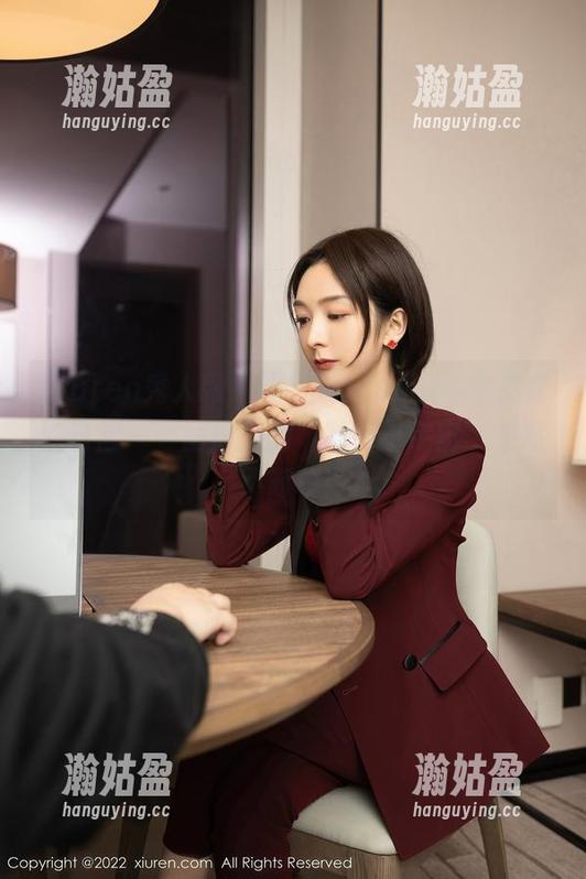 Xiuren秀人网-小茉莉jasmine Xiuren秀人网 - 小茉莉jasmine穿皮衣的日常——图库里的‘时尚小宇宙’果然不简单!