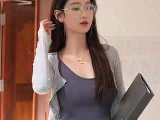Xiuren秀人网 – 精选护士风格的谢芷馨Sindy：谁说职场不能有点小色彩？