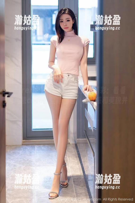 Xiuren秀人网-赵惟依coco Xiuren秀人网 - 无圣光照样精彩:看看赵惟依coco的空姐图包,幽默感和美貌并存!