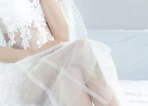 丽柜 – 最新的“护士”作品，心心真的是又甜又让人心跳加速。