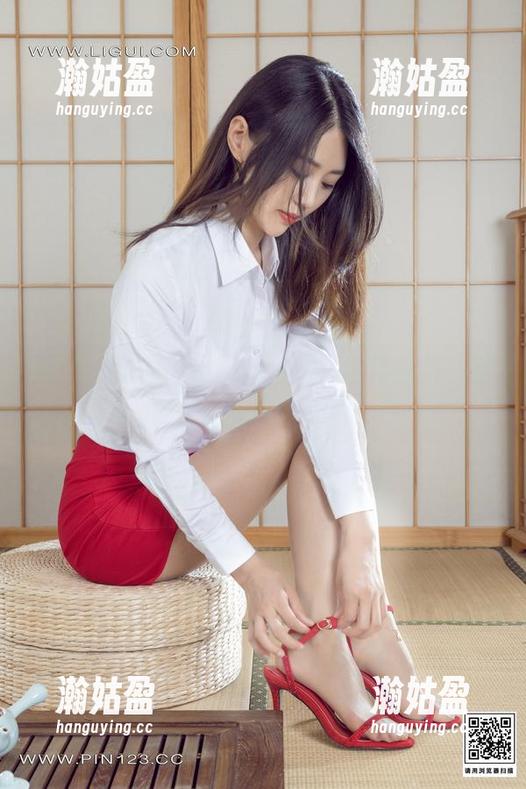 丽柜 - 甜甜的吊带魅力：精选作品集，感受那份无言的吸引！