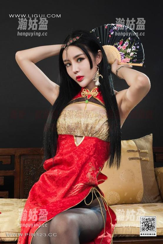 丽柜 - 甜甜的渔港柔情，原图里的她到底是在撒娇还是在钓鱼？