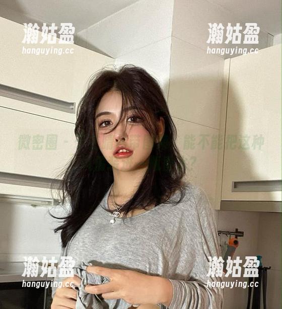 于芷晴 微密圈 - 于芷晴吊带图集:能不能把这种风情装进一瓶香水?