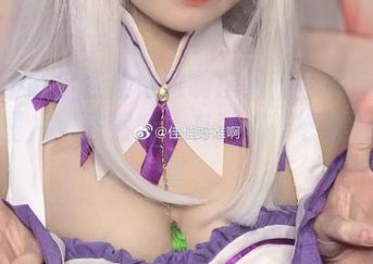 福利不断！佳佳好难啊这组蓝色吊带体操服的图片，居然让人有种想…继续看的欲望。