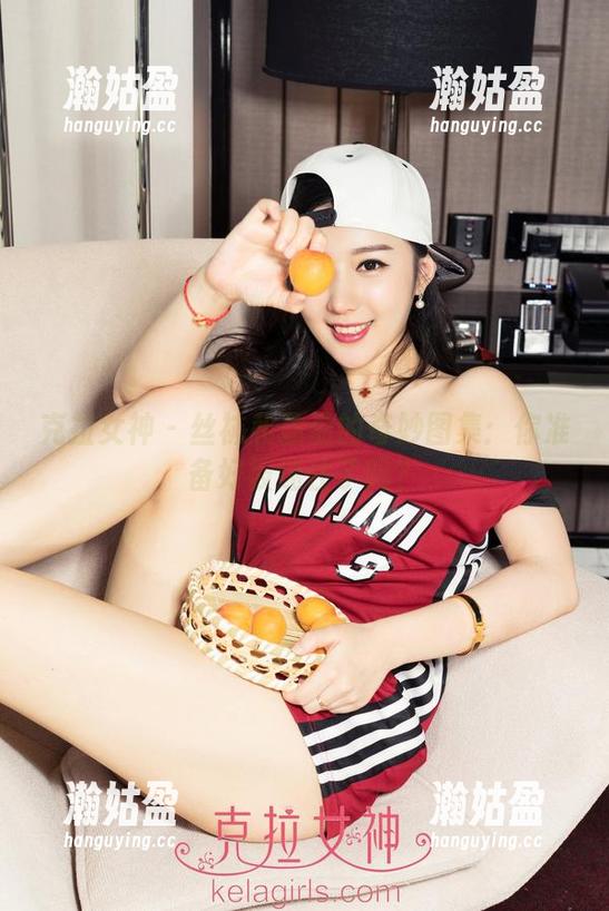 克拉女神 - 丝袜和盈盈的奇妙图集：你准备好被迷住了吗？