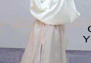 初夏女神 – 双双最新制服，谁说制服就不能叛逆？