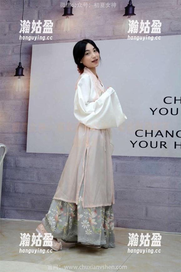 初夏女神-双双 初夏女神 - 双双最新制服,谁说制服就不能叛逆?