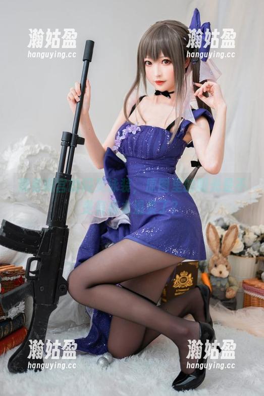 观看南宫的闪灵泳装，原图里的阳光是不是有点太温柔了？