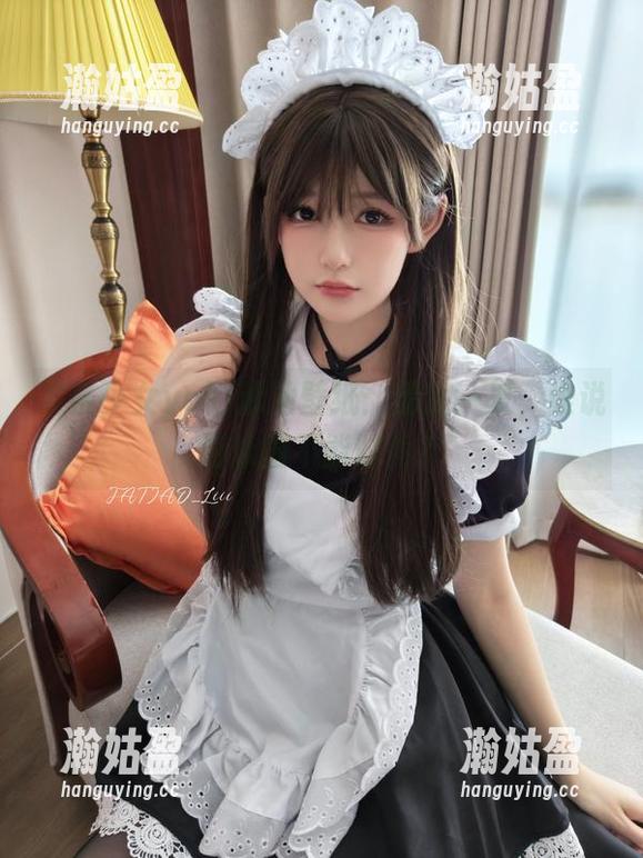 发条少女yoki泳池壁纸：清凉一夏，谁说游泳圈不能时尚？