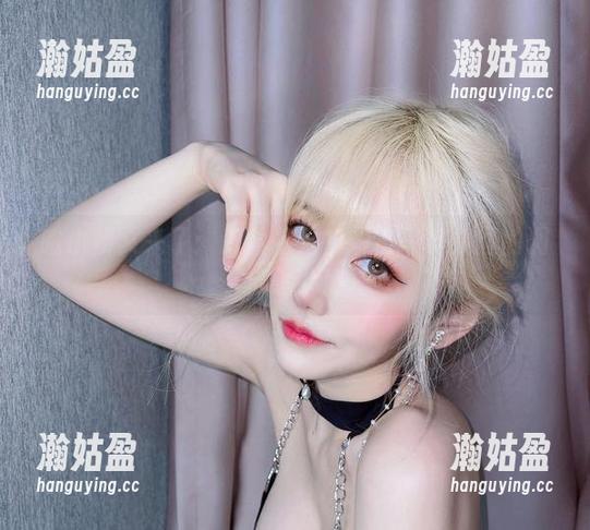 啾小妍又来了：来看看她的妍宝写真集里的调皮事儿！