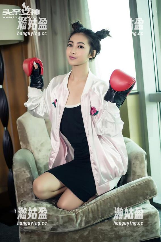 头条女神-杨漫妮baby 头条女神 - 图包更新!杨漫妮baby的连衣裙比我的生活还丰富!