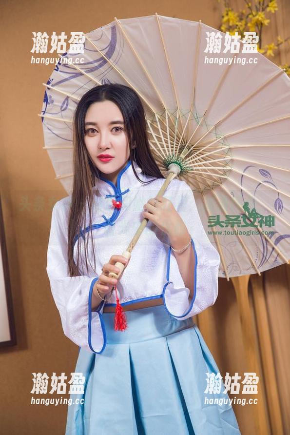 头条女神 - 琳琳和她的红裙：高清图集，时光中的优雅