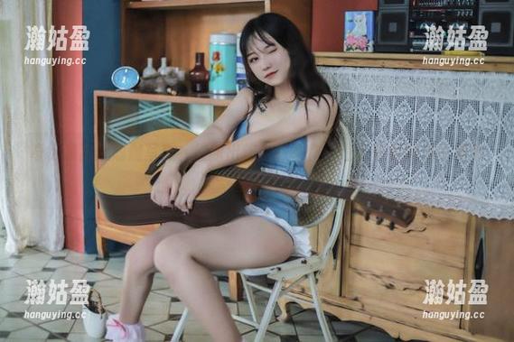 奇行家狗崽瑜伽写真，最新出炉！这动作，让人怀疑她是不是外星人？