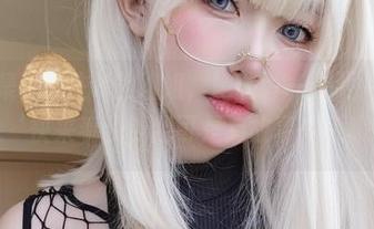 写真合集：女主K的姐姐，她的每一张照片都像是在说‘快来看我，我可是有故事的人哦。’