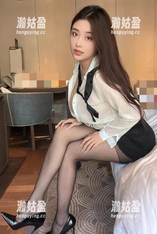 微密圈 - 奶雯最新九月系列图包：当心看了想多买衣服，我已经准备好了！