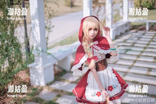 妖君白研的创意瞬间：明日方舟斯卡蒂的cos不是普通的沉浸！