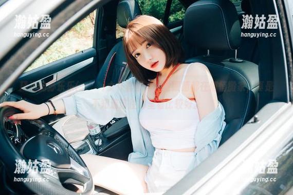 精选的孙乐乐(손예은)女仆套图，感觉眼睛都在悄悄搬家，真是不知道该往哪里看比较好。