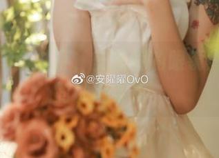 原图和写真并存，安曜曜的眼镜背后藏着的那份柔软。
