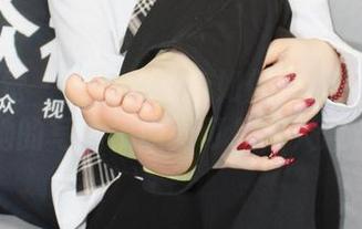 小众视觉 – 护士的角色如何被悦悦重新定义？她的写真集原图可是让人意难忘！