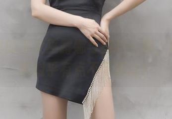 图集里的小女巫露娜与豹纹：瞧，这种搭配似乎有点不可思议？