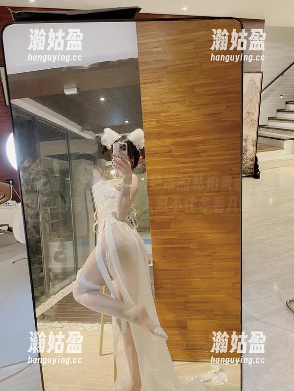 小玉吃果冻 微密圈 - 护士小玉吃果冻的私拍来啦!图包里的每一张都让人忍不住多看几眼!
