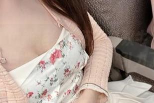 微密圈 – 谁能拒绝小萌子那双牛仔裤里的深邃目光？图片太有吸引力了！