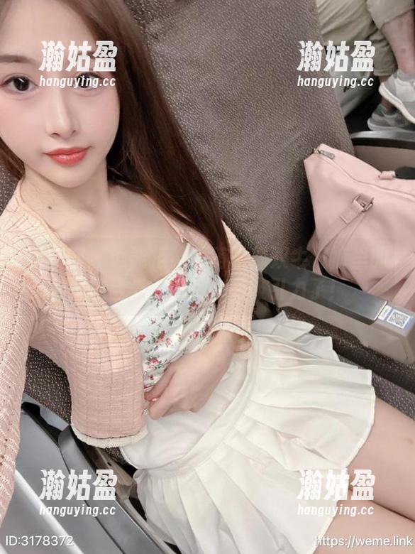 小萌子 微密圈 - 谁能拒绝小萌子那双牛仔裤里的深邃目光?图片太有吸引力了!