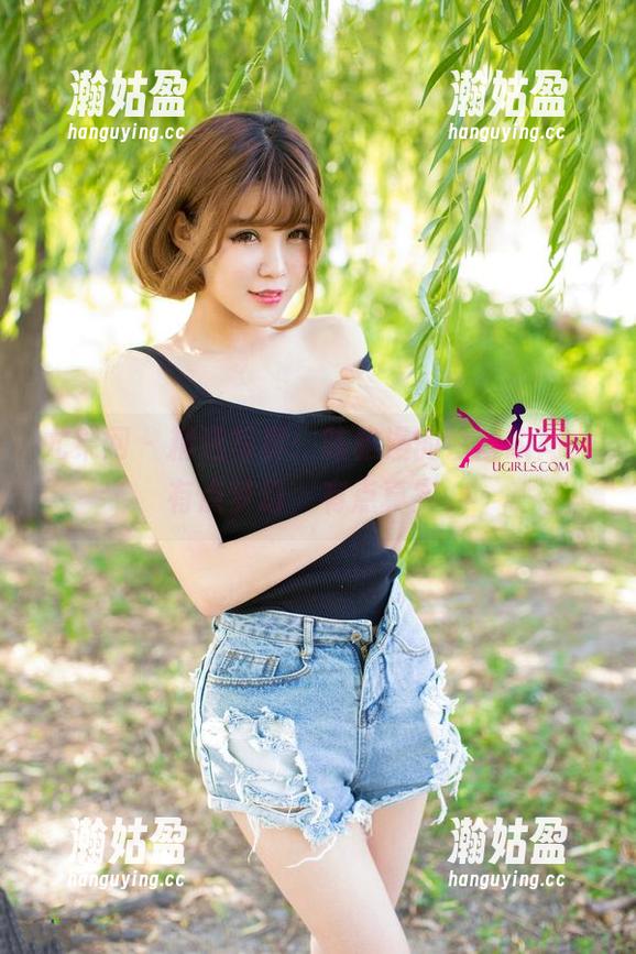 尤果网 - 精选写真：陈雅漫的白丝瞬间，有点梦幻，有点真实。