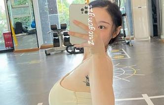 微密圈 – 左公子666出品，红色桃图包——看完后你会想摘桃吗？