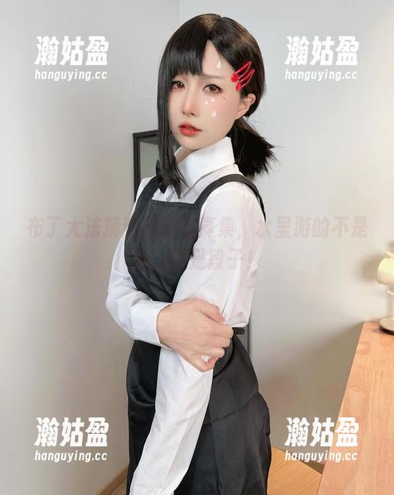 布丁大法精选泳池写真集，水里游的不是鱼，而是段子！