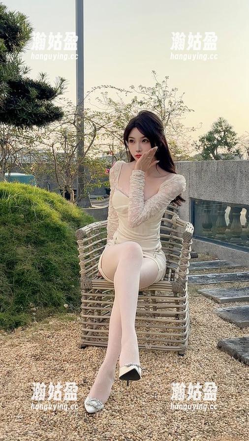 徐莉芝 微密圈 - 某天,徐莉芝穿上棉袜,私拍原图竟成了我的心灵寄托