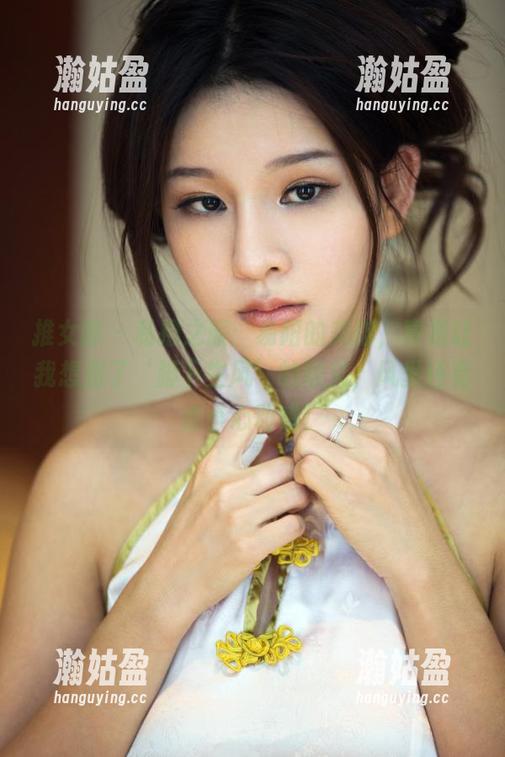 推女郎 - 私拍之旅：易阳的美脚，真是让我想到了‘脚下生风’的意义，风里还有点小心动哦！