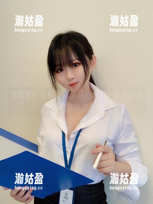 是依酱吖最新网袜作品，随便一眼都能戳中你的心！