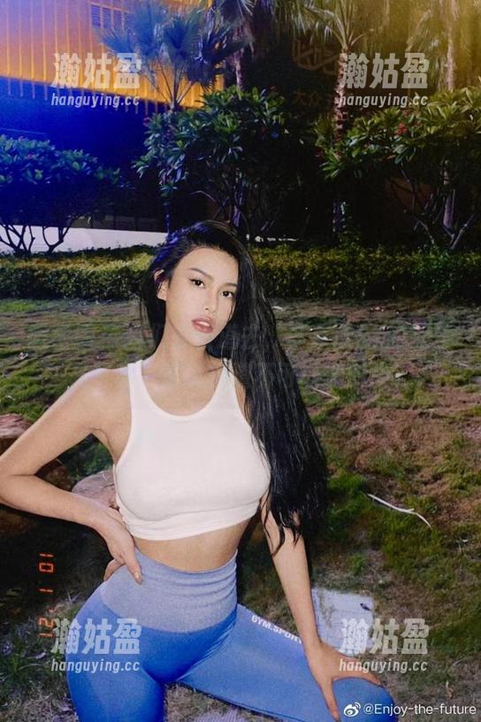 微密圈 - 我们去楼道去，李嘉欣97的无圣光写真，谁说楼道不可以变时尚？