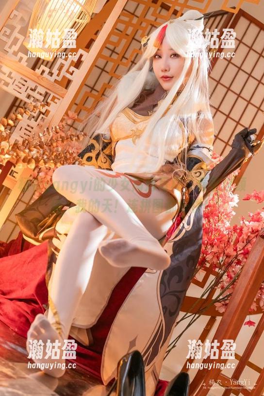 杨衣yangyi的少女高清写真，看看这颜值，我的天！连拼图都好拼！